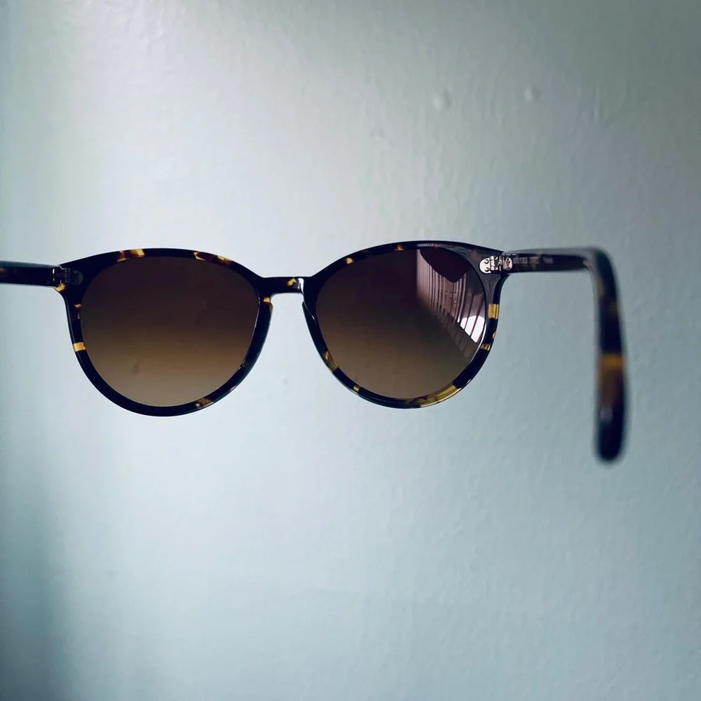 Oliver Peoples Tortoise Shell Sunglasses - Picture 5 of 5